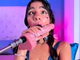 Bubble butt amateur goes solo with a toy in the powder room