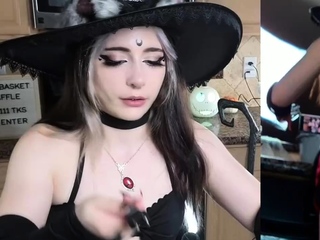 Close up MILF masturbation