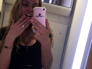 amateur blonde solo webcam